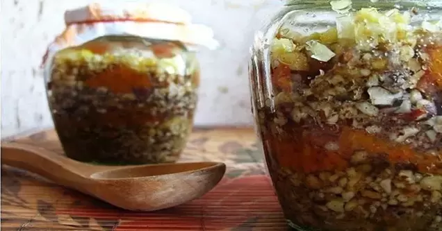 мешавина од ореви со мед за потенција