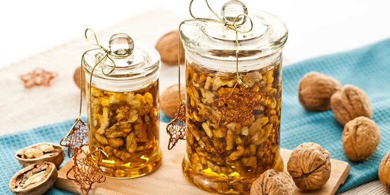 Ореви со мед - здрава храна што може да ја зголеми машката моќ